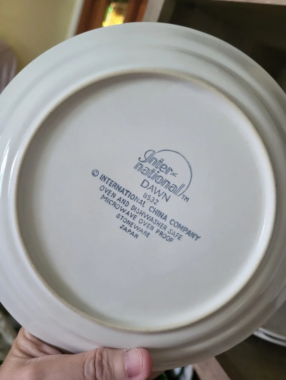 International DAWN 8532 7.5 INCH plates